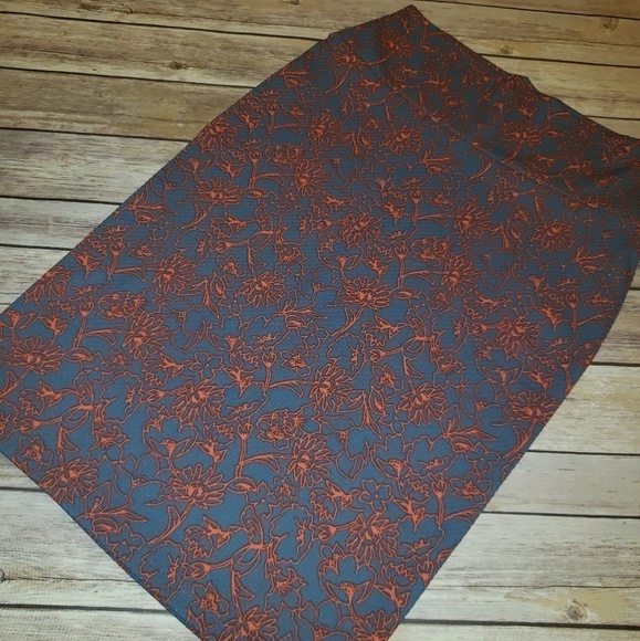 LulaRoe Skirt - Cassie - Picture 3 of 3